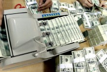 Vietnam to let dong depreciate 1 pct vs dollar