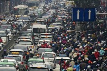 Hiến kế chống ùn tắc giao thông: Đấu giá giấy phép mua phương tiện giao thông?!