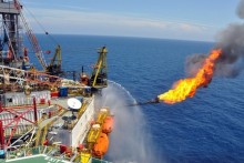 Thu từ dầu mỏ giảm gần 13%