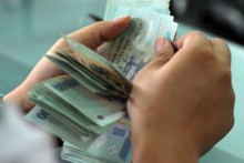 Nhân viên ngân hàng khấp khởi chờ thưởng Tết