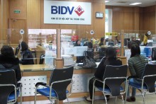 This holiday season, economists have observed a peculiar trend in Vietnam: consumers are apparently not buying as much as they should be.  After years of trying to curb high inflation, which has weighed down the economy, the country seems to be facin