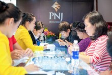 Giá vàng giảm gần 100.000 đồng