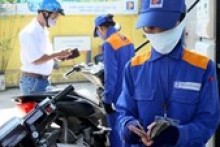 Giảm giá dầu, giữ nguyên giá xăng