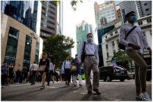 Singapore bơm tiền ngăn kinh tế rơi vào suy thoái