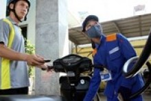Vietnam lowers import duties on fuel products to prepare for green tax hike
