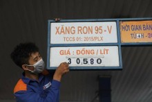 Gasoline prices surge 5 pct to historic peak