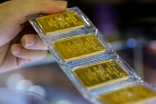 Gold drops to 5-week low