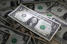 Dollar drops against dong