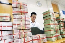 Vietnam's banks see lower bad debts, more loans: central bank