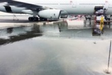 Ga hàng không tỷ USD của Malaysia ngập nước