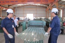 Tôn màu giá rẻ Trung Quốc ồ ạt vào Việt Nam