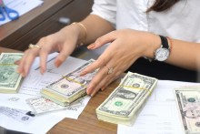 Dollar starts week with marginal gain