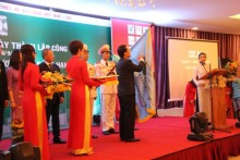 Bộ trưởng Phạm Hồng Hà trao Huân chương Lao động hạng Nhất cho Công ty CDC