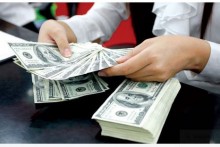 Giá USD tự do lao dốc