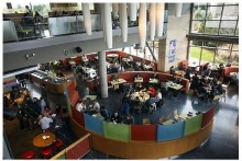 Facebook, Google trượt top 10 nơi làm việc tốt nhất